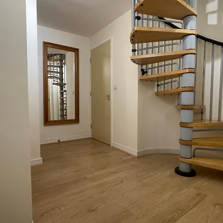 4- Bedroom , 1 Living Room Flat Near Emirates Stadium